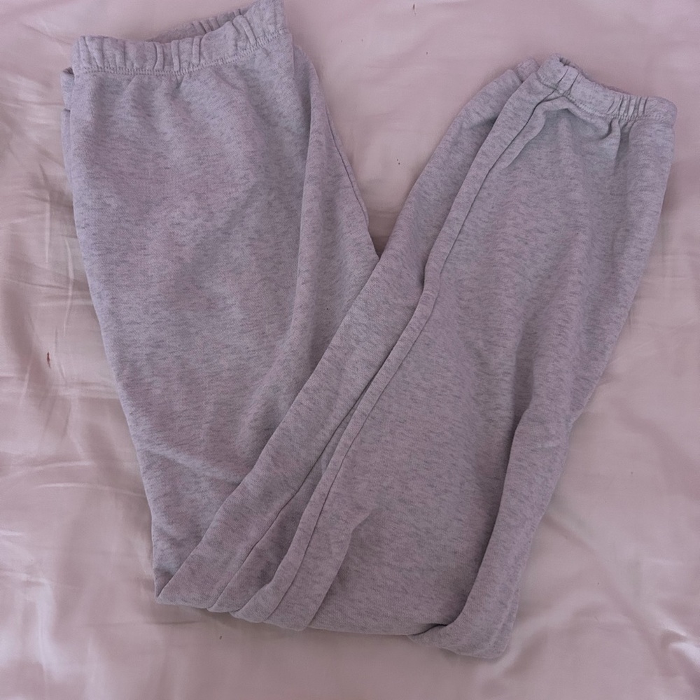 grey sweatpants
